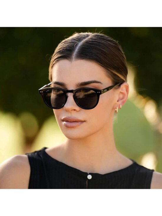 Women\'s Black Frame/ Smoke Lens Round Polarized Stylish Retro Classic Sunglasses main image 5